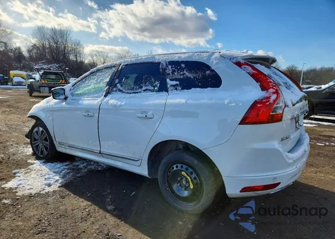 2016 Volvo Xc60 T6 Premier z USA, uszkodzony, nr VIN YV4902RKXG2828883